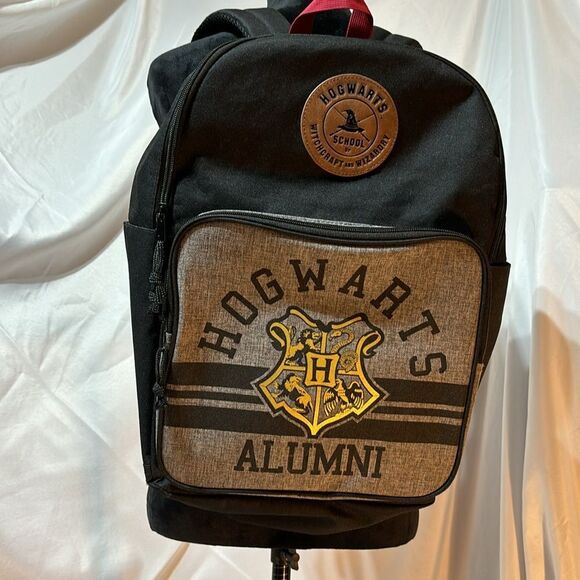 2018 Harry Potter Hogwarts Alumni Backpack School Book Bag - UNISEX - Picture 2 of 10